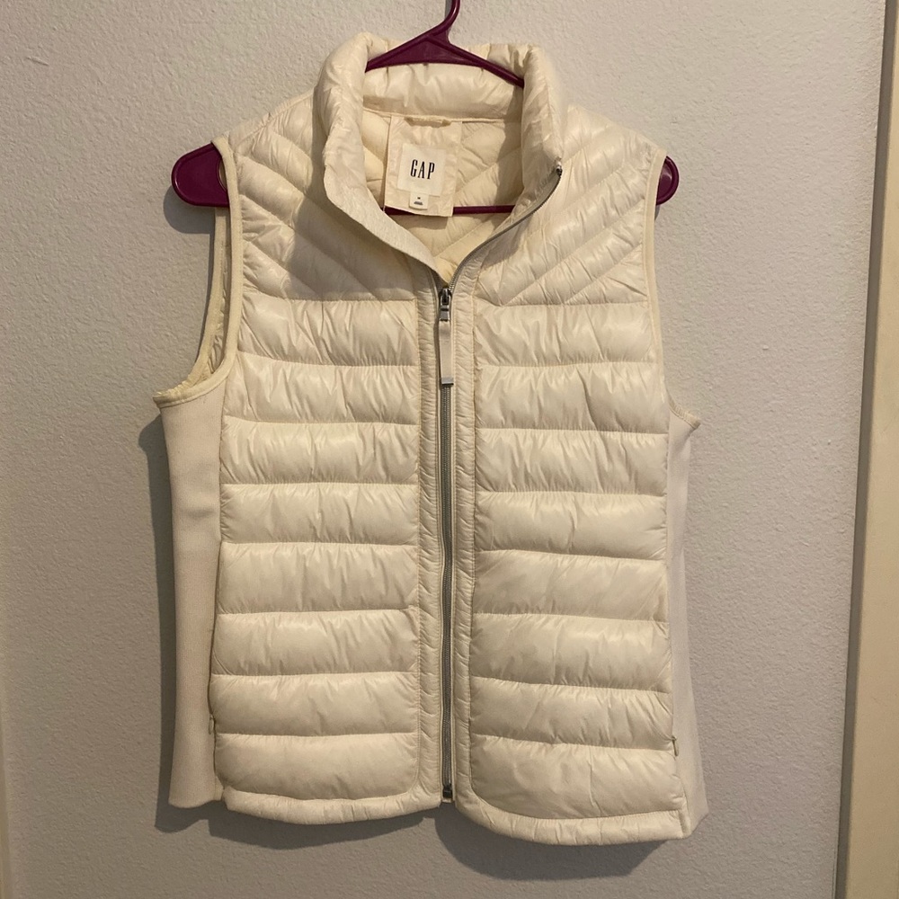 GAP Vest. NWOT